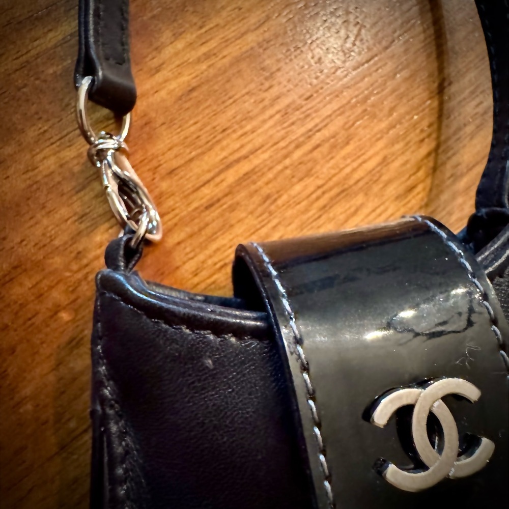 Authentic Chanel Lambskin Patent Calfskin Camellia Flower Phone Case Black - Picture 5 of 6